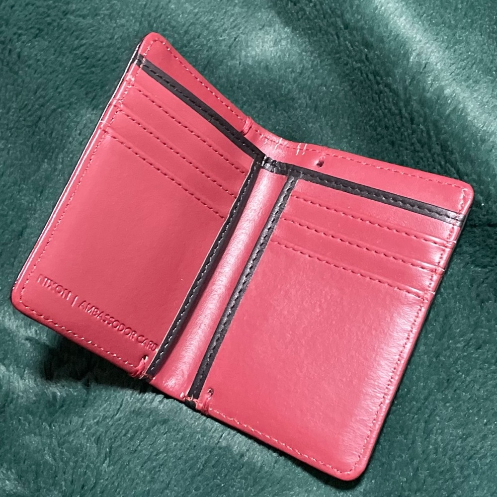 Unused black & burgundy Nixon Ambassador card & cash holder in great condition!